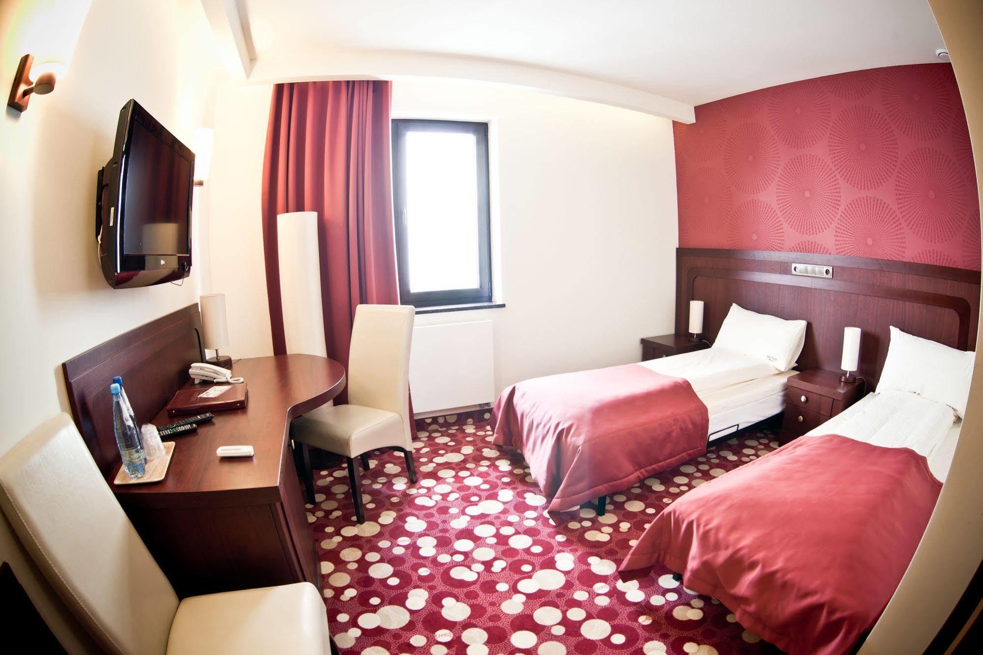 Hotel Rodan Kórnik Exteriér fotografie