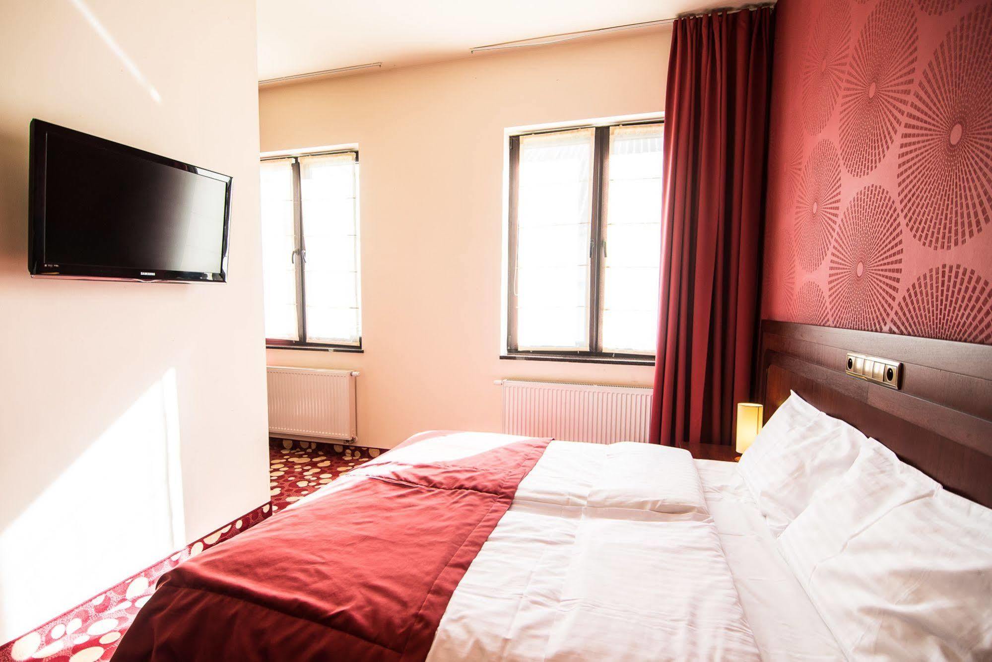 Hotel Rodan Kórnik Exteriér fotografie
